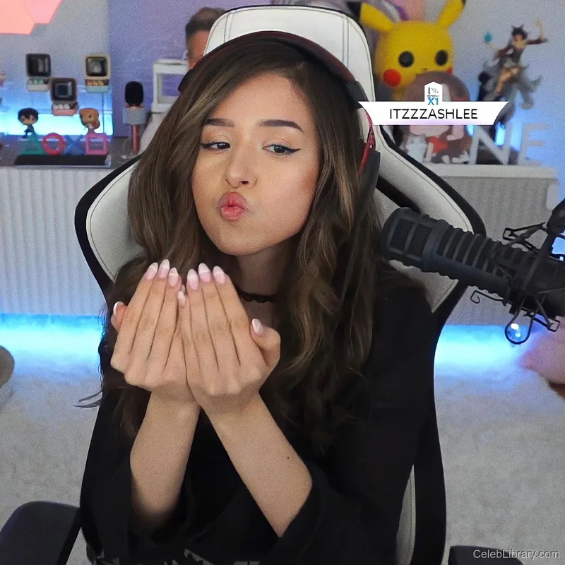 Pokimane photo 3 of 3752
