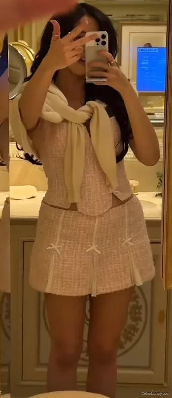 Pokimane photo 18 of 3752