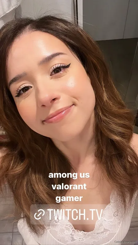Pokimane photo 21 of 3752
