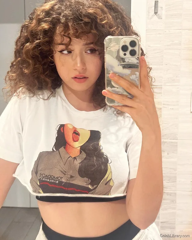 Pokimane photo 8 of 3752