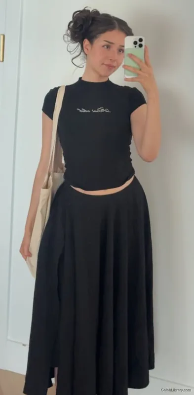 Pokimane photo 17 of 3752