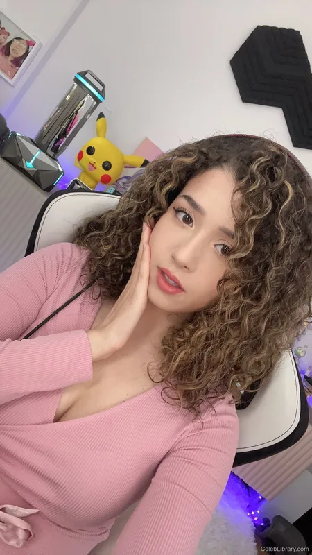 Pokimane photo 23 of 3752
