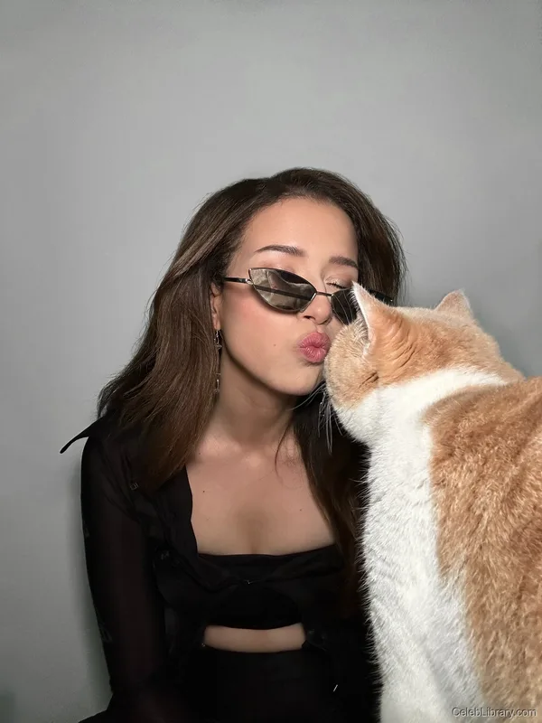 Pokimane photo 21 of 3752