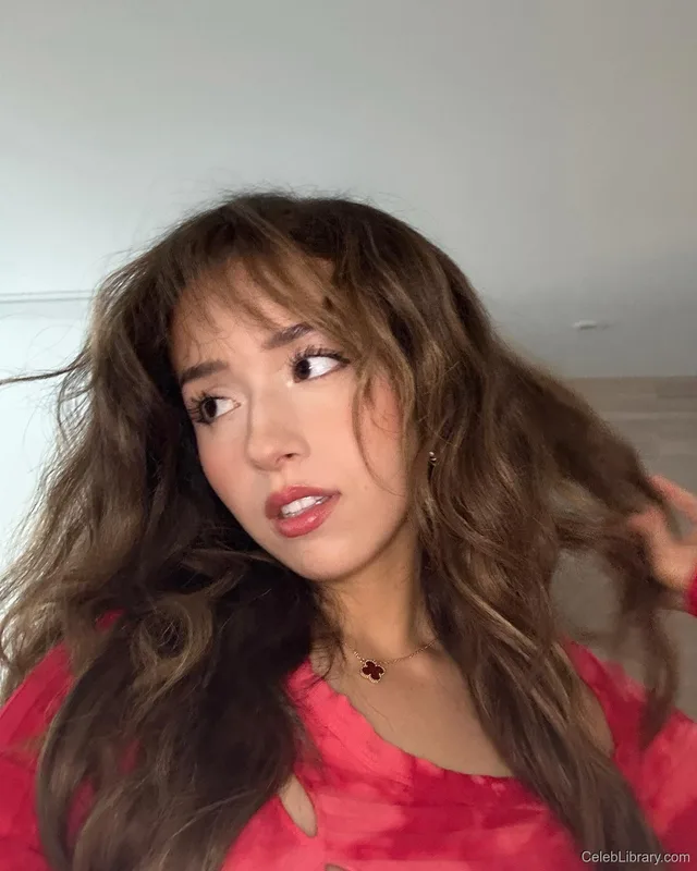 Pokimane photo 2 of 3752