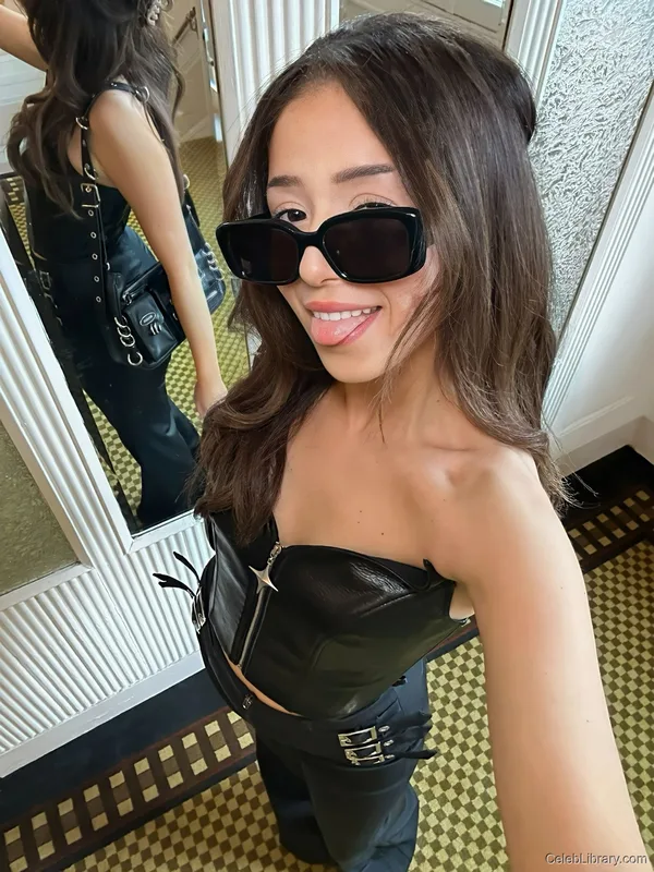 Pokimane photo 18 of 3752