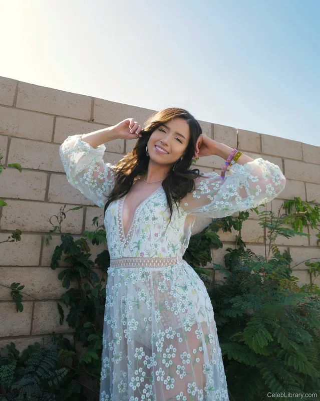Pokimane photo 20 of 3752