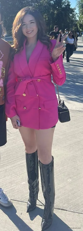 Pokimane photo 12 of 3752