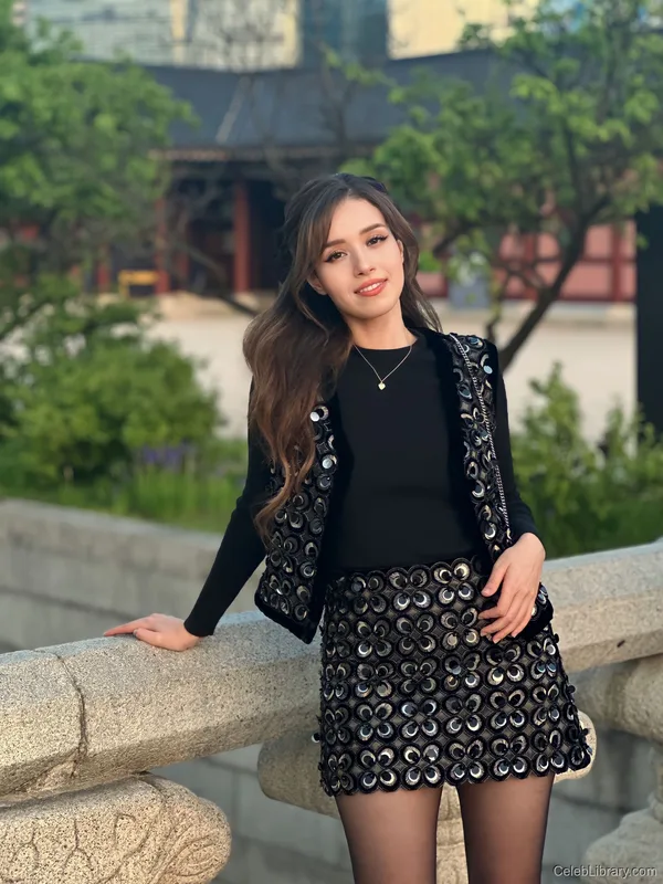 Pokimane photo 14 of 3752
