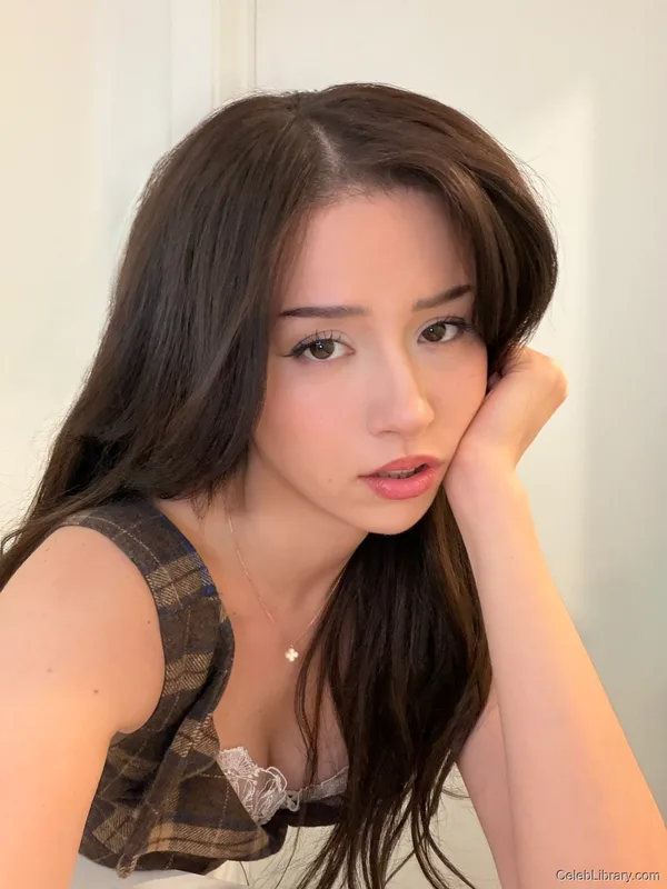 Pokimane photo 22 of 3752