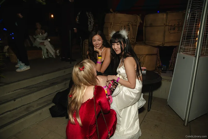 Pokimane photo 11 of 3752