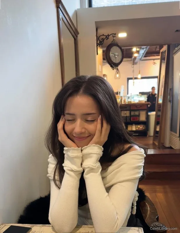 Pokimane photo 20 of 3752