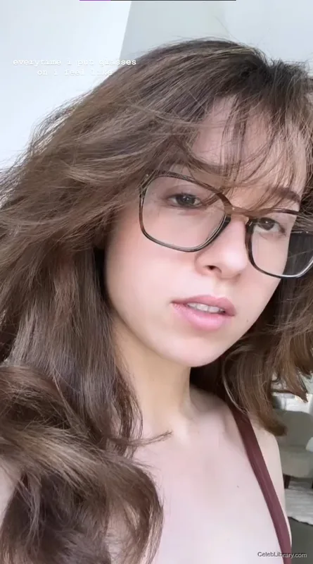 Pokimane photo 17 of 3752