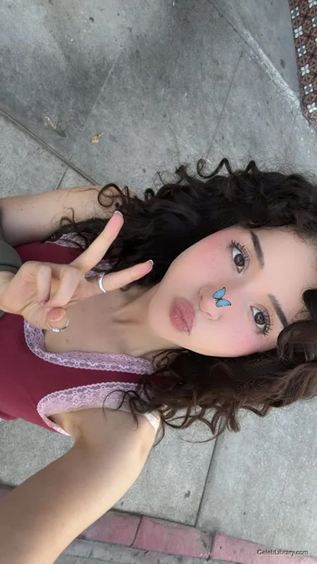 Pokimane photo 22 of 3752