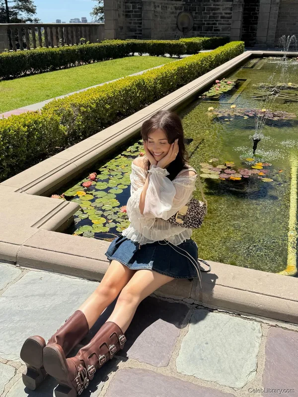 Pokimane photo 7 of 3752