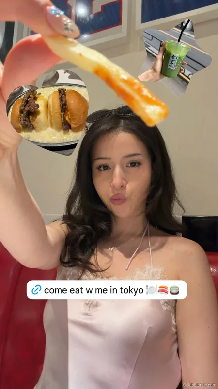 Pokimane photo 22 of 3752