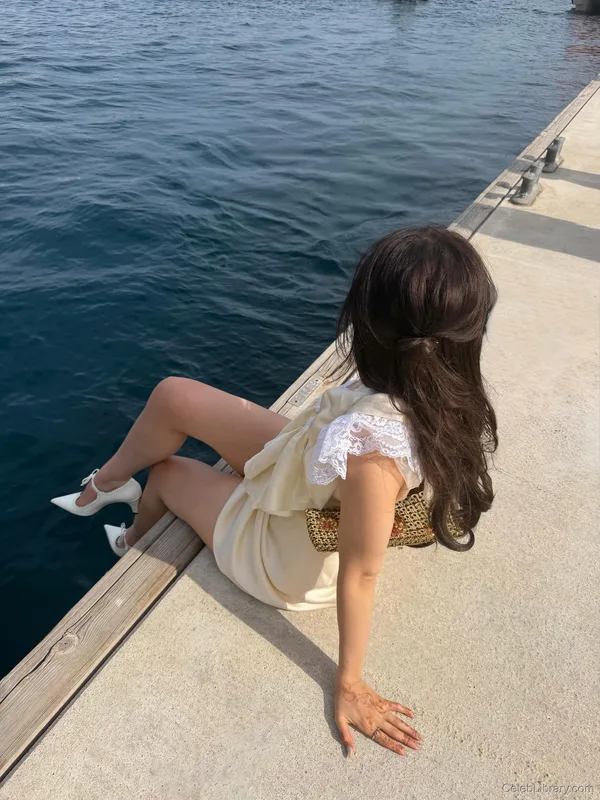 Pokimane photo 9 of 3752
