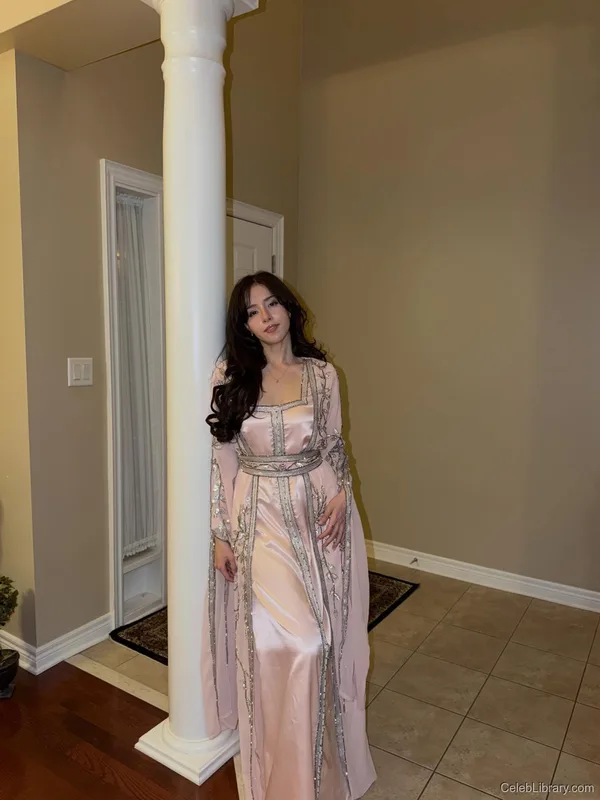 Pokimane photo 17 of 3752