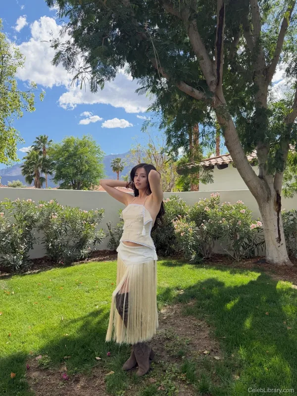 Pokimane photo 1 of 3752