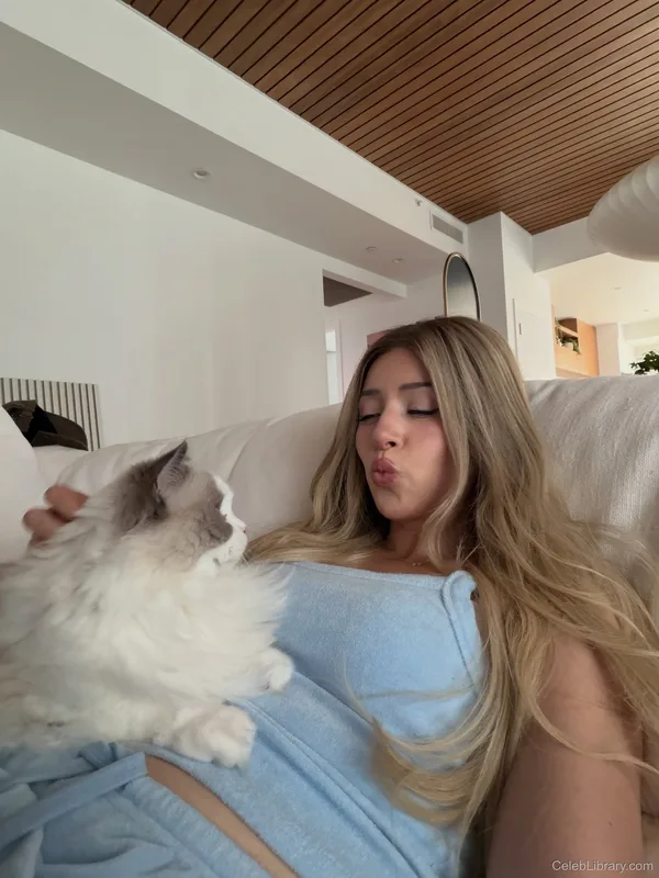 Pokimane photo 19 of 3752
