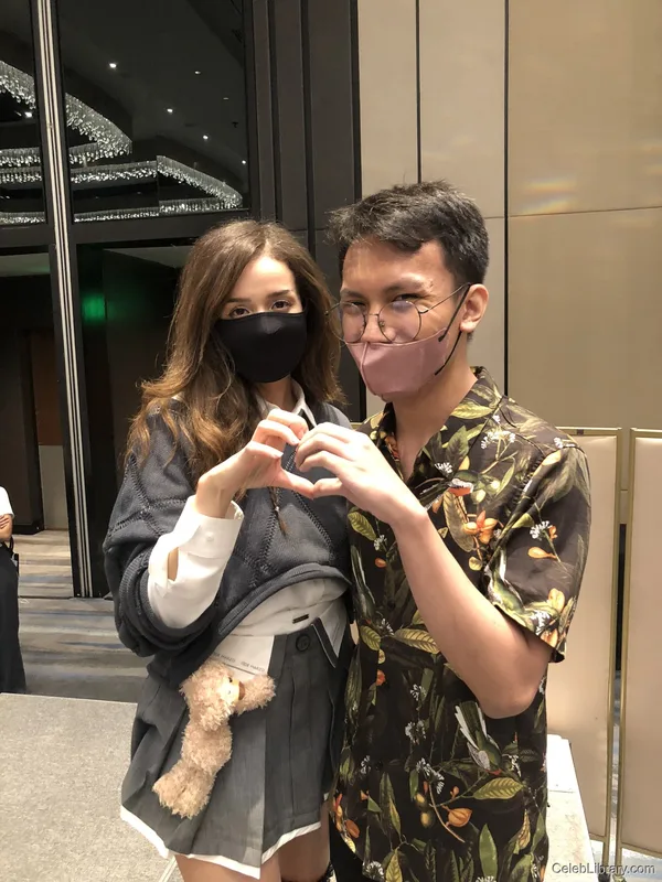 Pokimane photo 1 of 3752