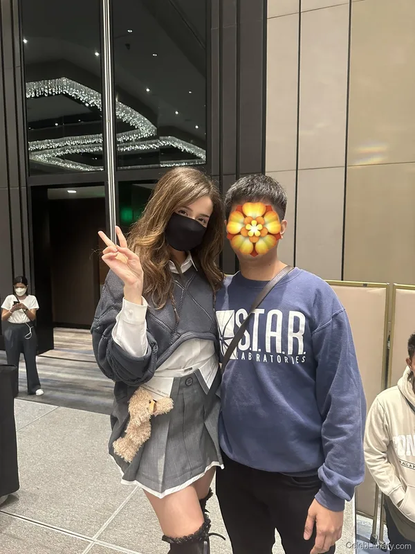 Pokimane photo 4 of 3752