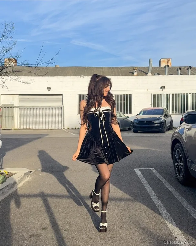 Pokimane photo 14 of 3752