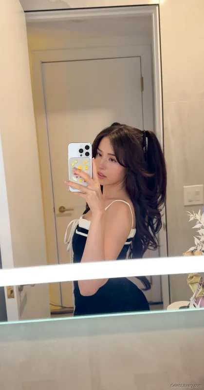 Pokimane photo 18 of 3752