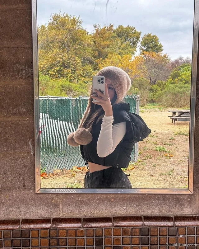 Pokimane photo 19 of 3752