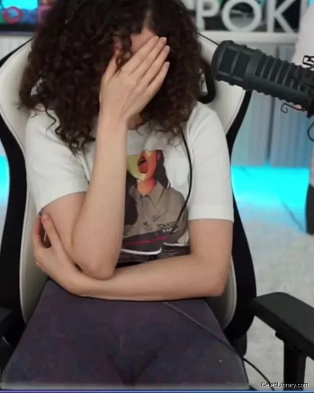Pokimane photo 4 of 3752