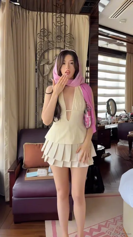 Pokimane photo 22 of 3752