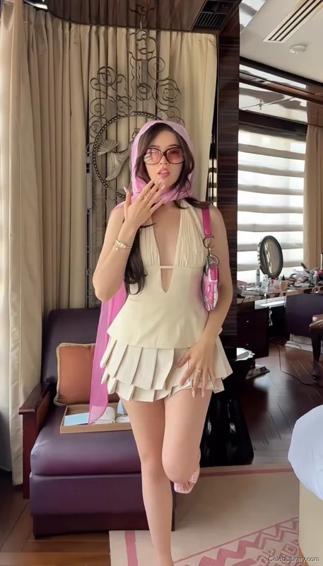 Pokimane photo 23 of 3752