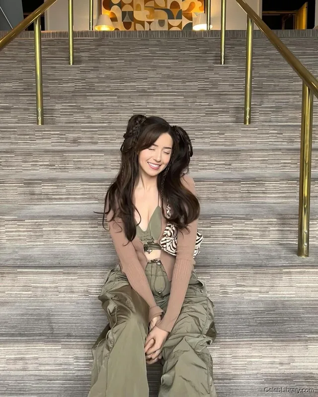 Pokimane photo 2 of 3752