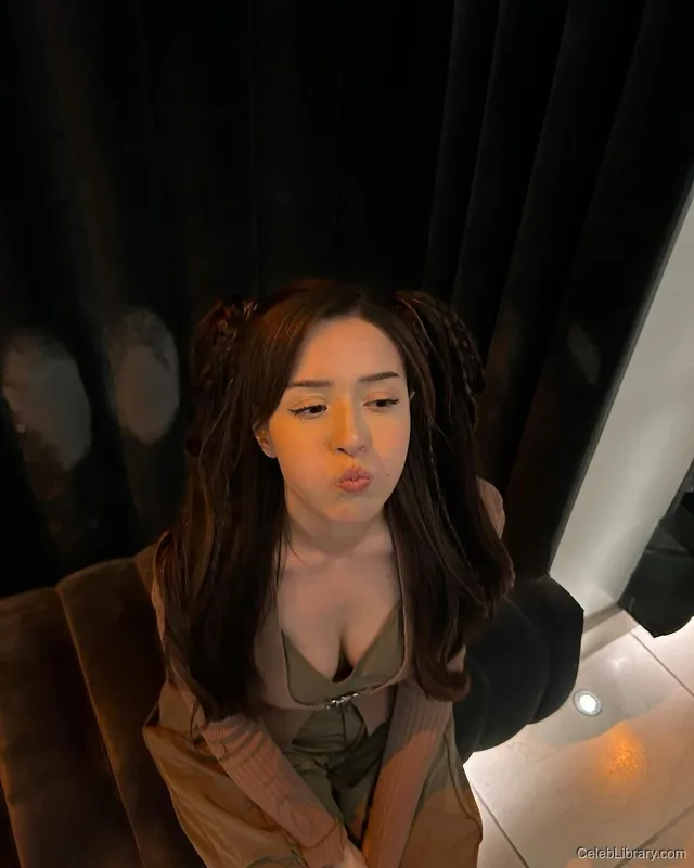 Pokimane photo 3 of 3752