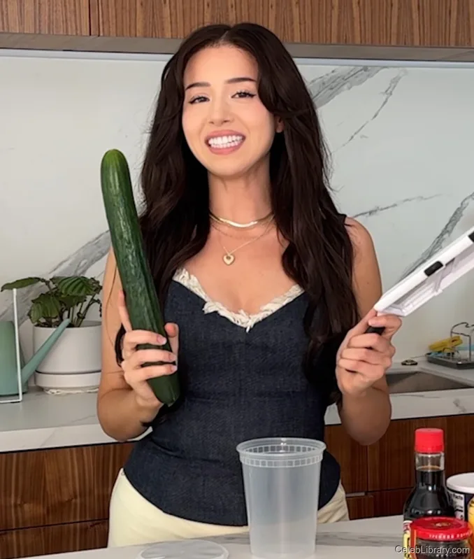 Pokimane photo 5 of 3752