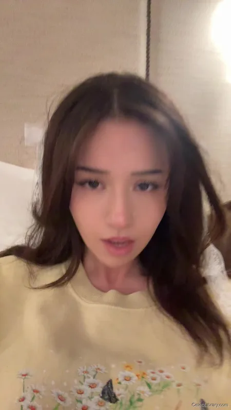 Pokimane photo 4 of 3752