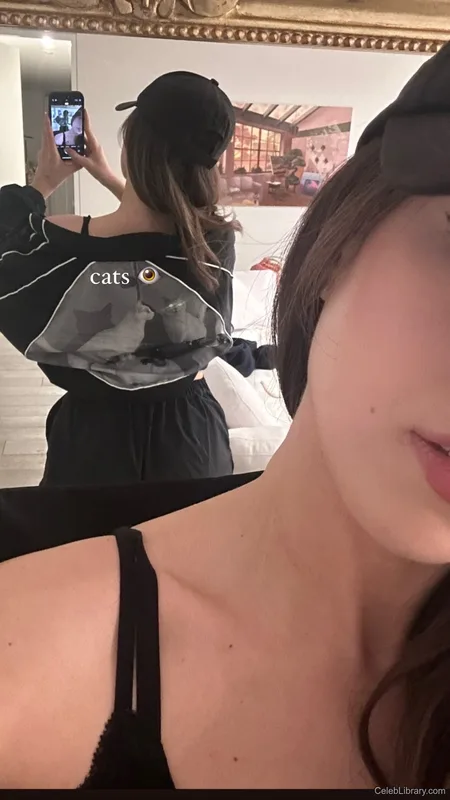 Pokimane photo 21 of 3752