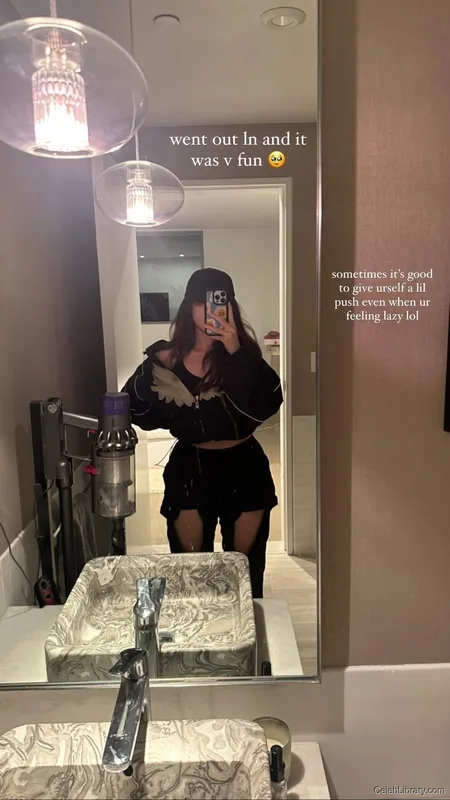 Pokimane photo 22 of 3752