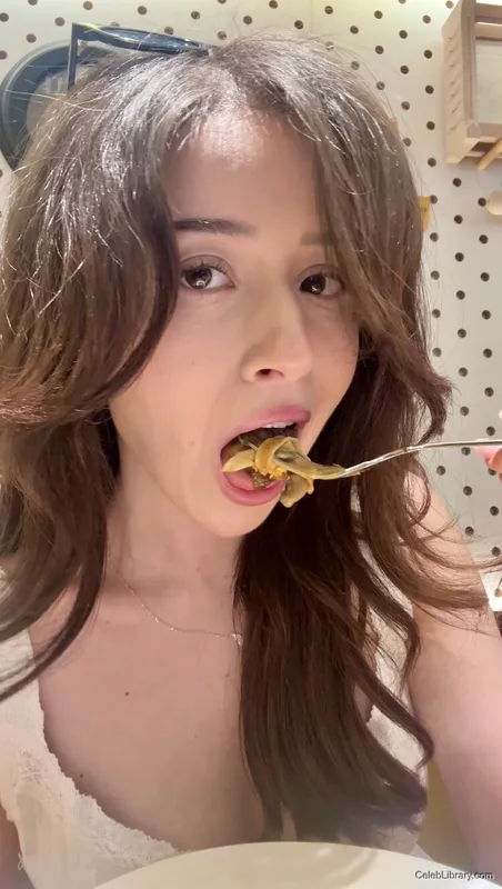 Pokimane photo 15 of 3752