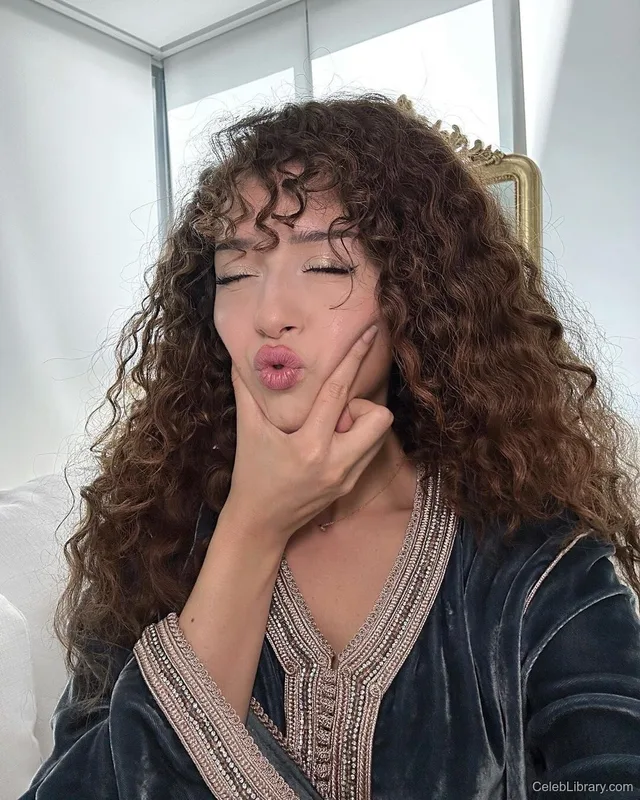 Pokimane photo 20 of 3752