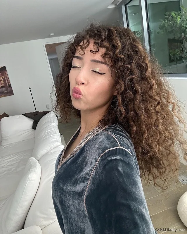 Pokimane photo 22 of 3752