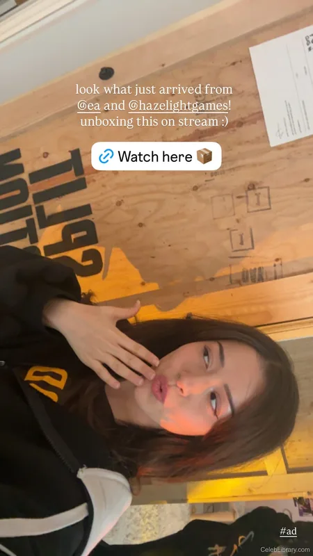 Pokimane photo 2 of 3752