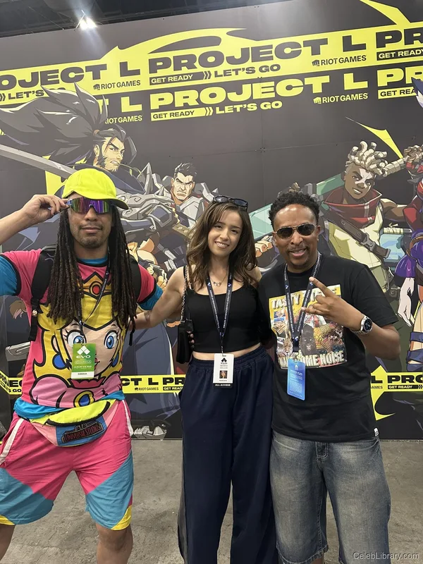Pokimane photo 1 of 3752