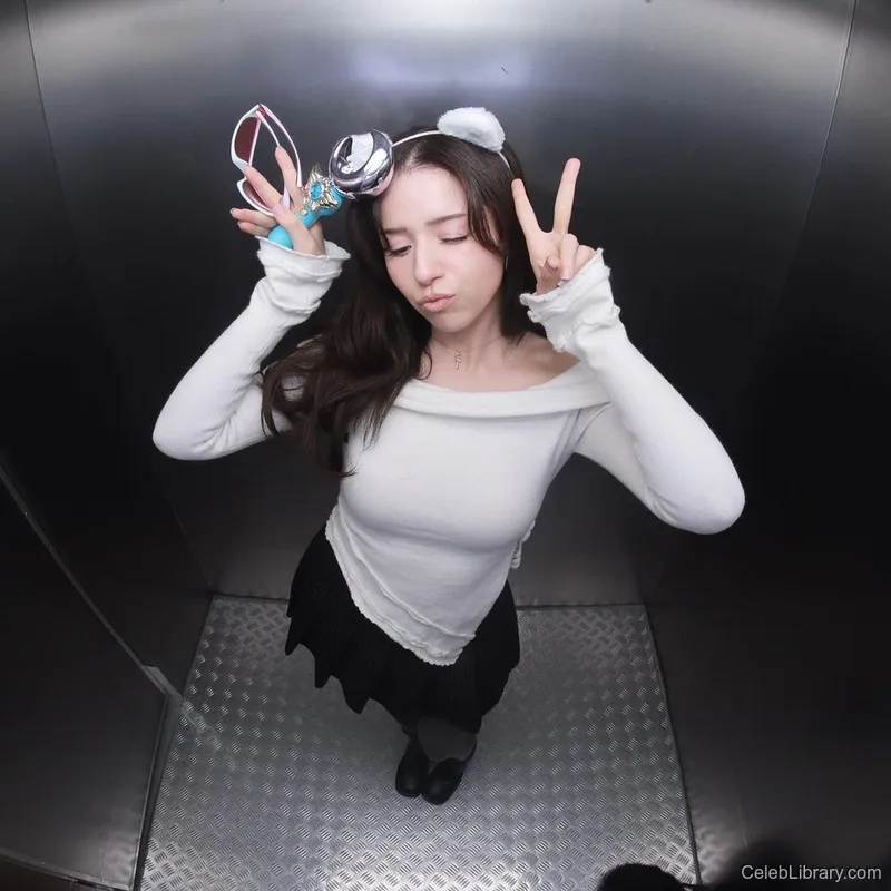 Pokimane photo 6 of 3752