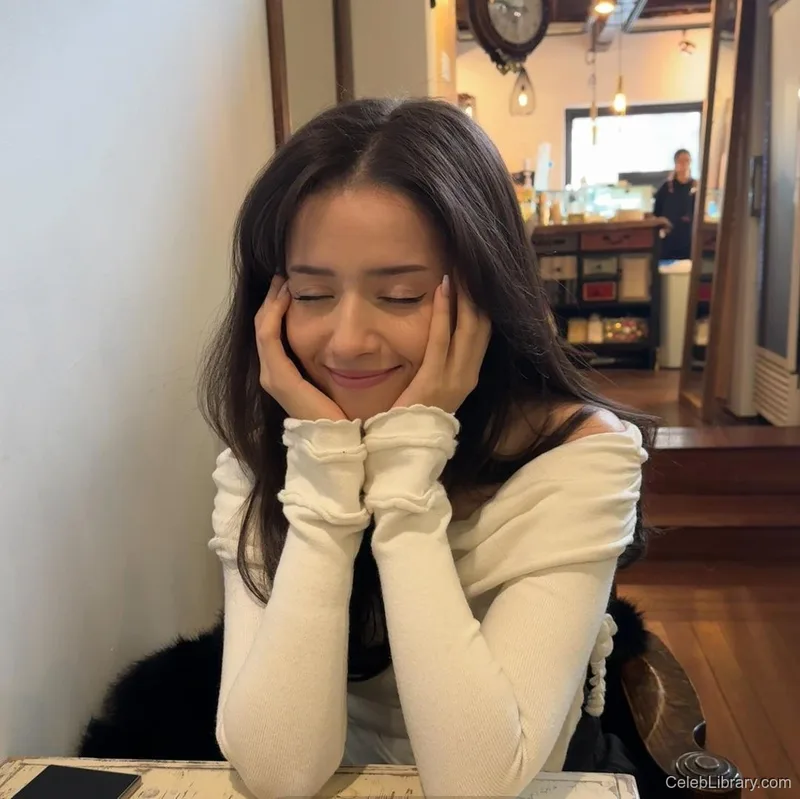Pokimane photo 12 of 3752