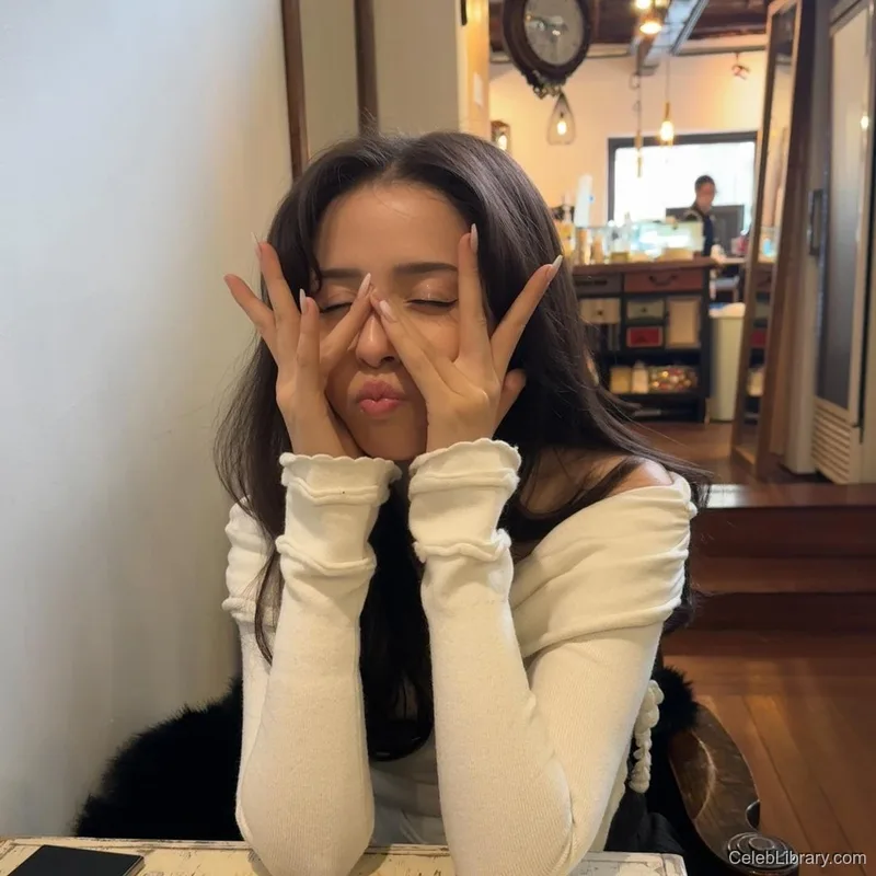 Pokimane photo 13 of 3752