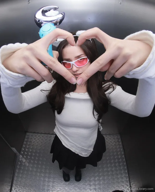 Pokimane photo 17 of 3752