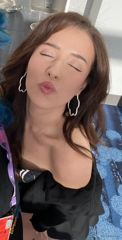 Pokimane photo 13 of 3752