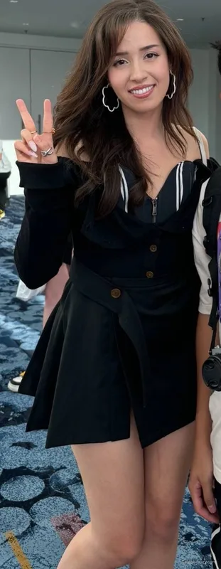Pokimane photo 14 of 3752
