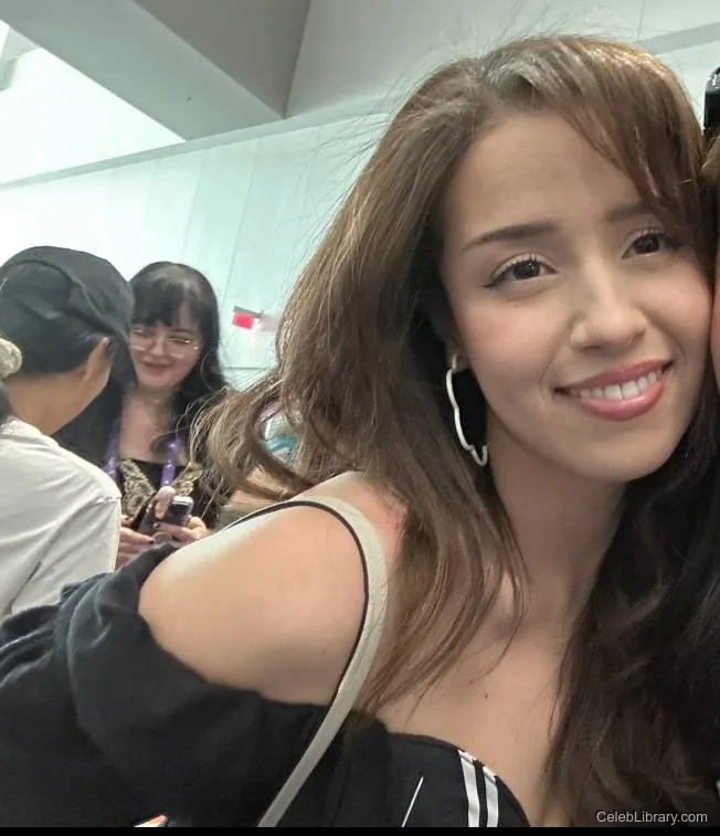 Pokimane photo 15 of 3752