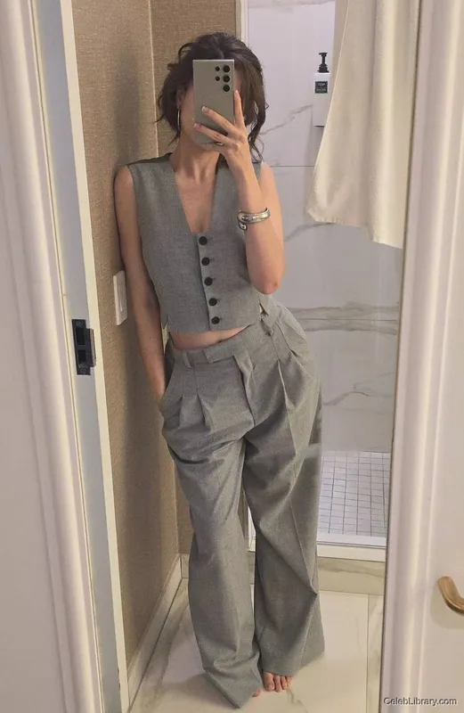Pokimane photo 21 of 3752